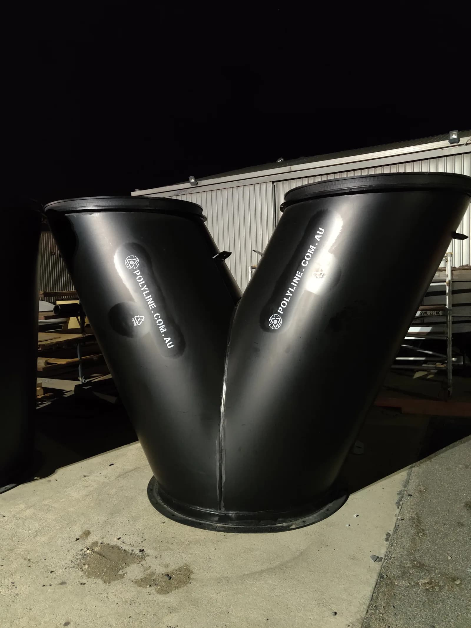 Polyduct reducing trouser leg — Y-piece with diameter step-down