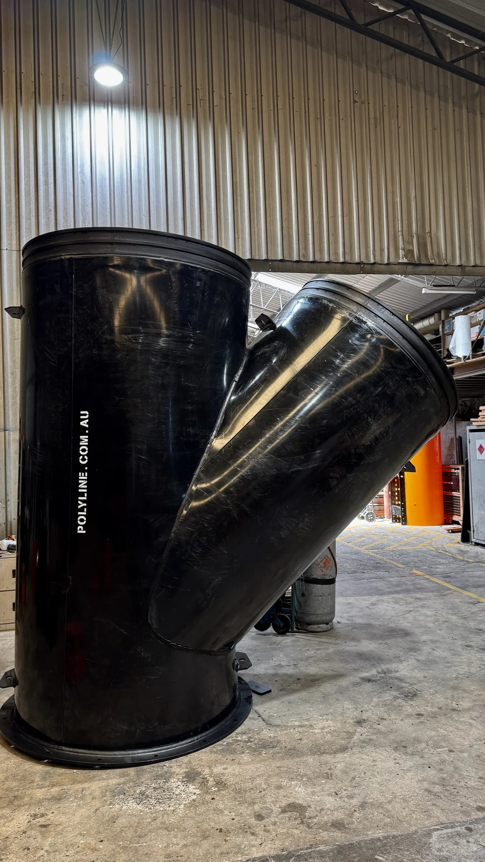 HDPE duct Y-piece fitting for low-loss split