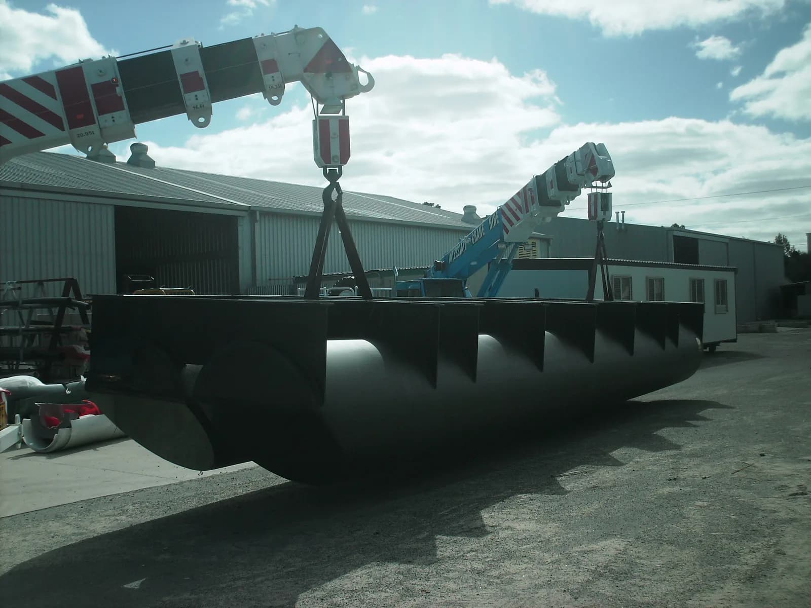 12 m HDPE pontoon barge — view 2