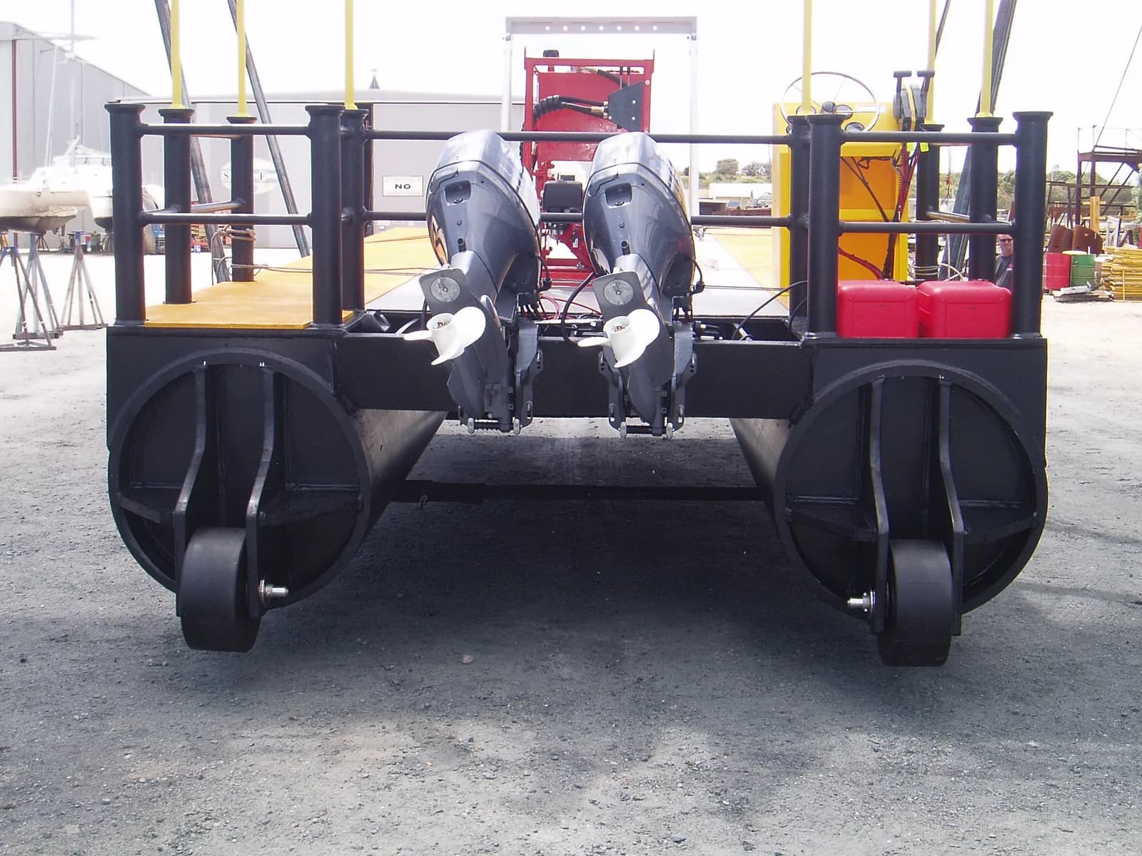 Ocenamics 8 m / 8.5-tonne pontoon barge — view 2