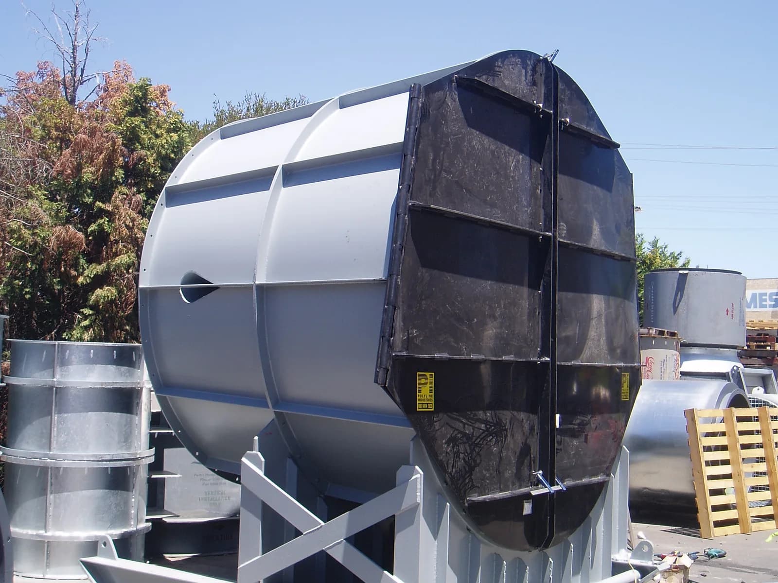 F300 self-closing fan flap — HDPE plastic-hinge primary ventilation door