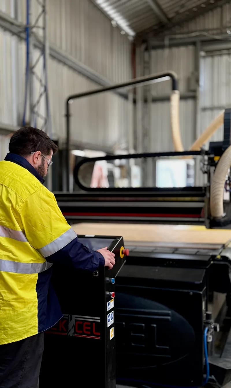 Polyline CNC operator at the workstation