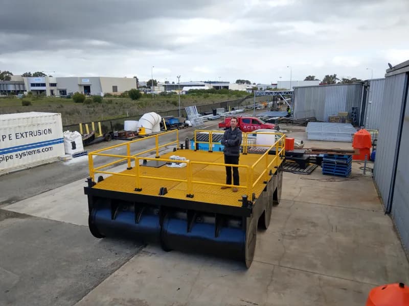 4.7 × 6 m modular pontoon — workshop fit-up
